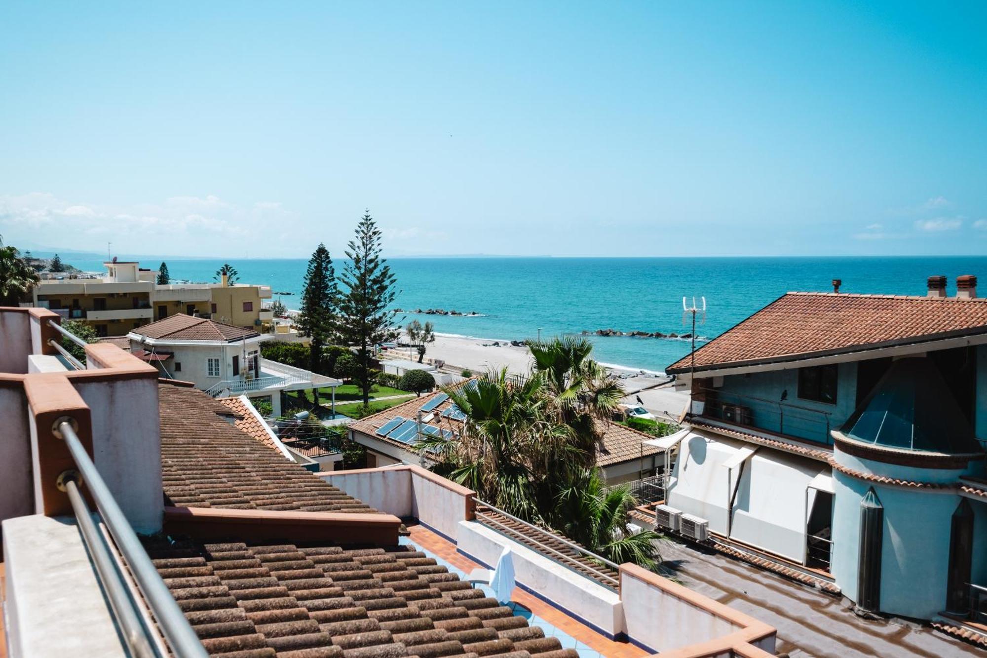 Oasi Azzurra Aparthotel Messina Luaran gambar