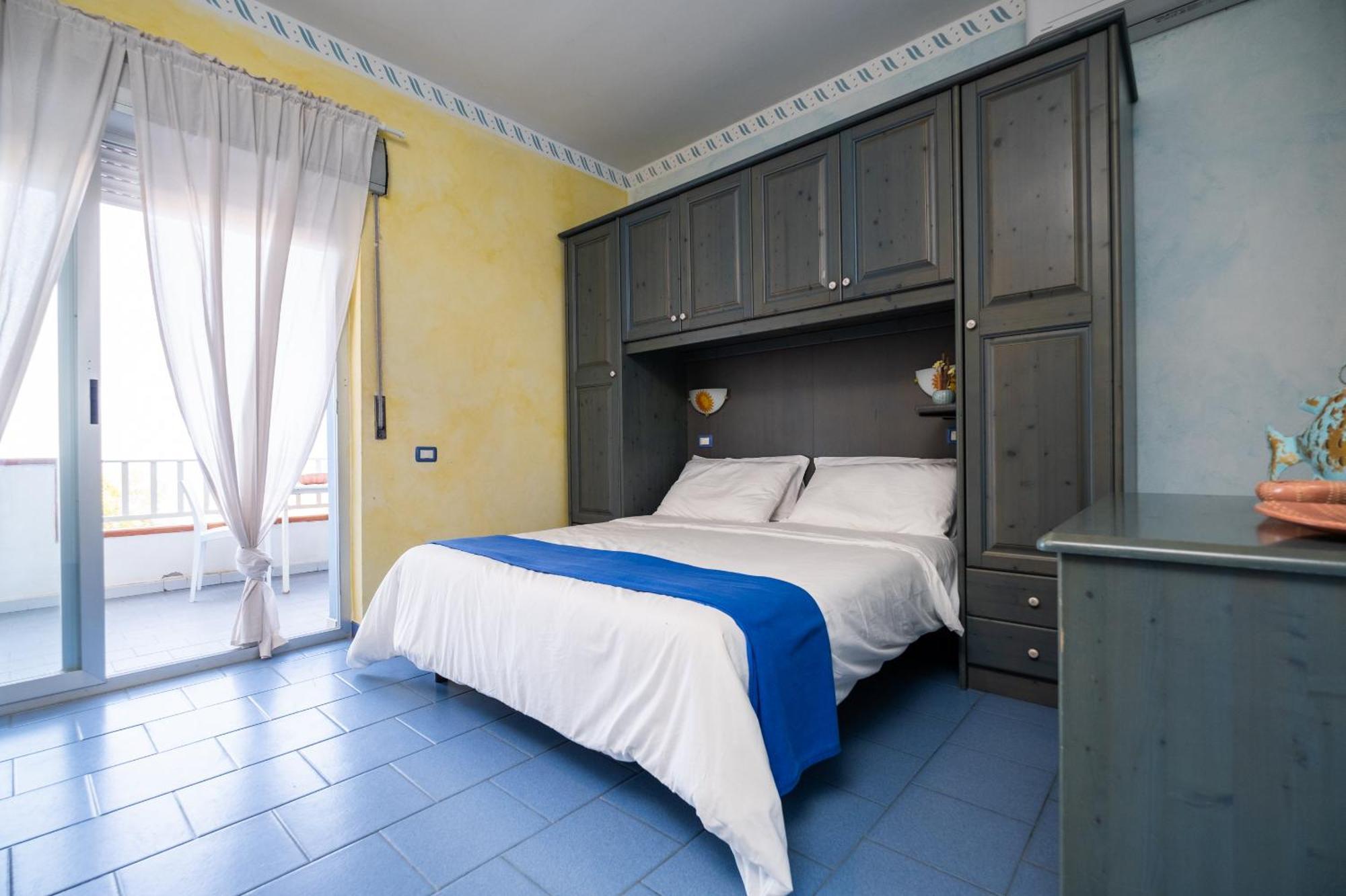 Oasi Azzurra Aparthotel Messina Luaran gambar