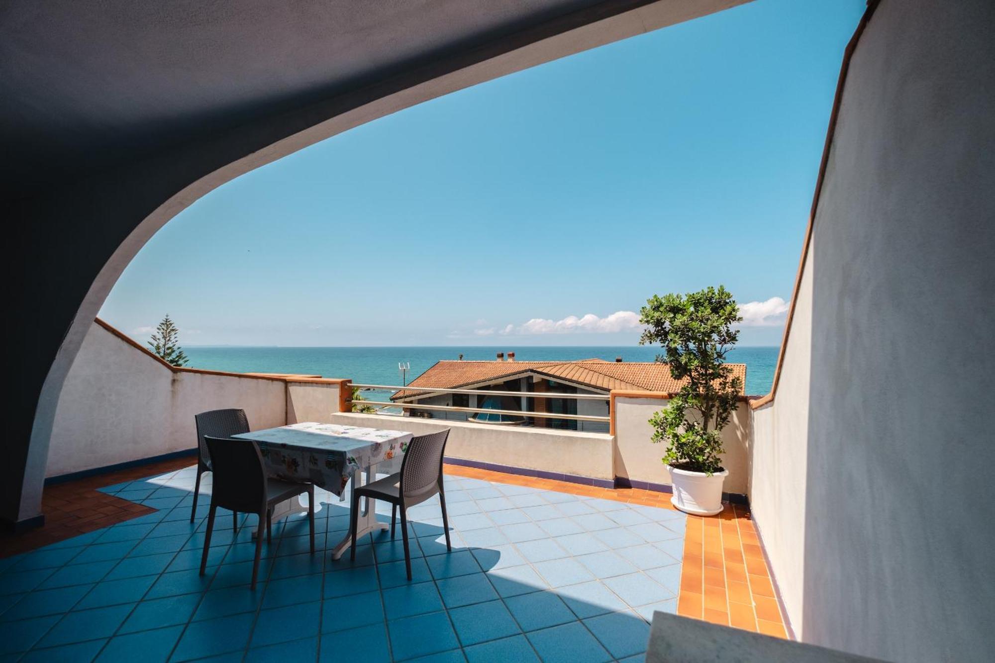 Oasi Azzurra Aparthotel Messina Luaran gambar