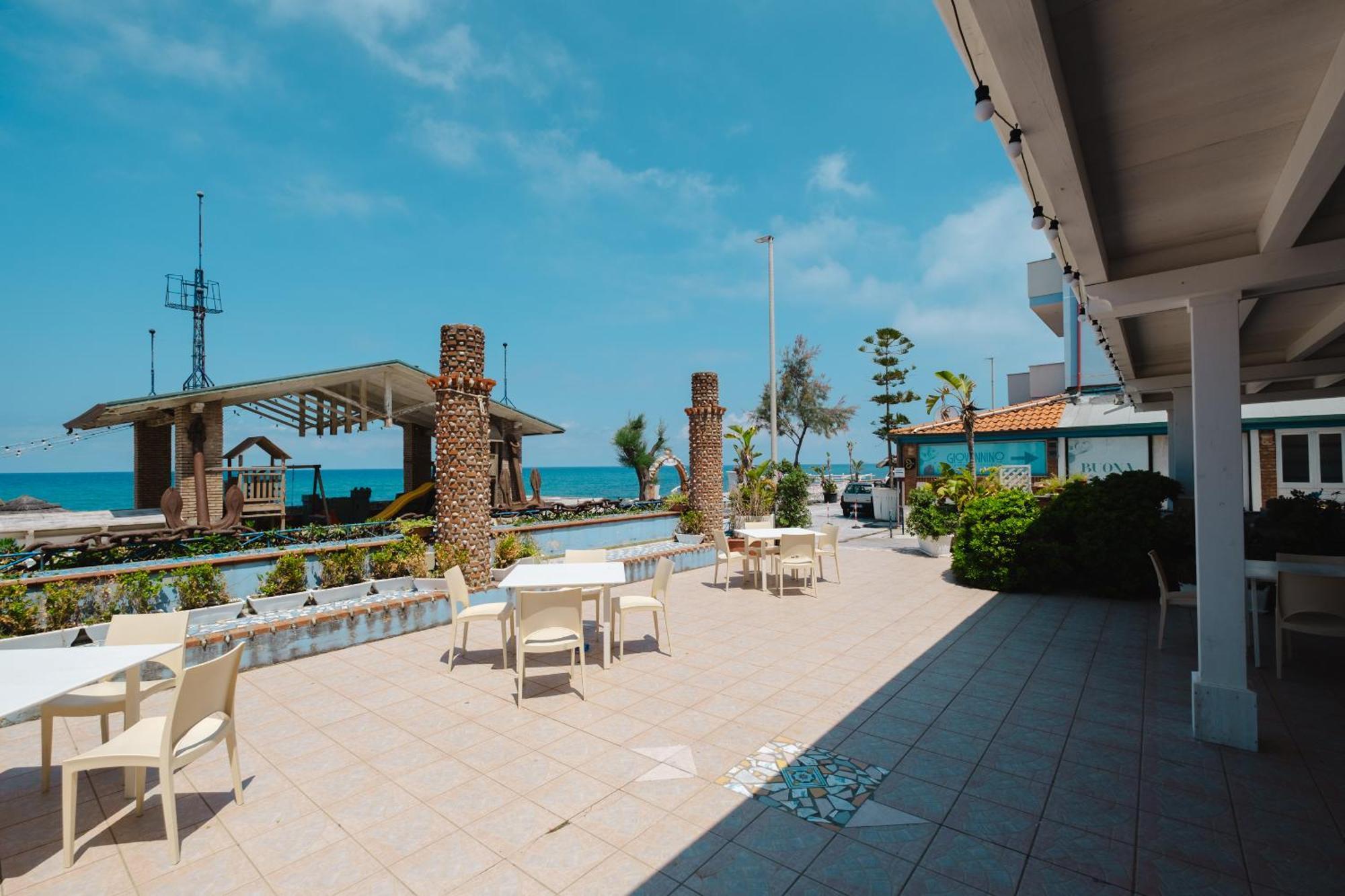 Oasi Azzurra Aparthotel Messina Luaran gambar