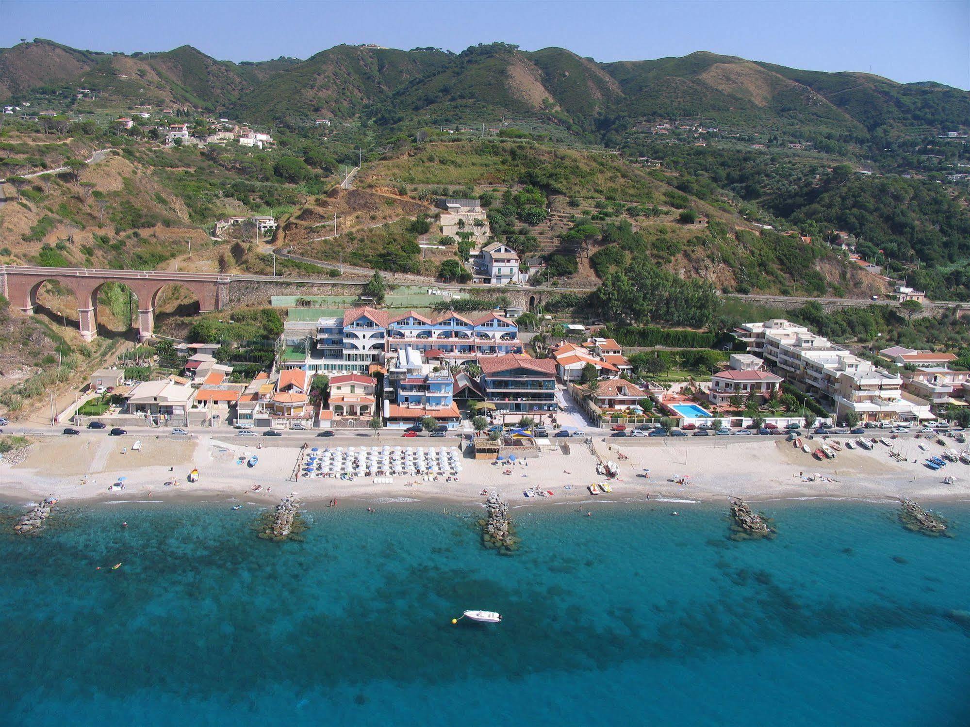 Oasi Azzurra Aparthotel Messina Luaran gambar