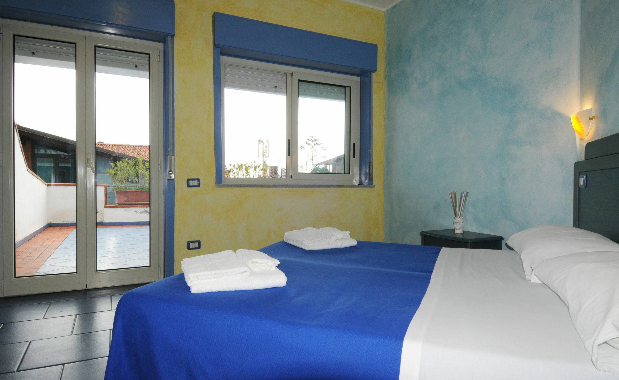 Oasi Azzurra Aparthotel Messina Luaran gambar