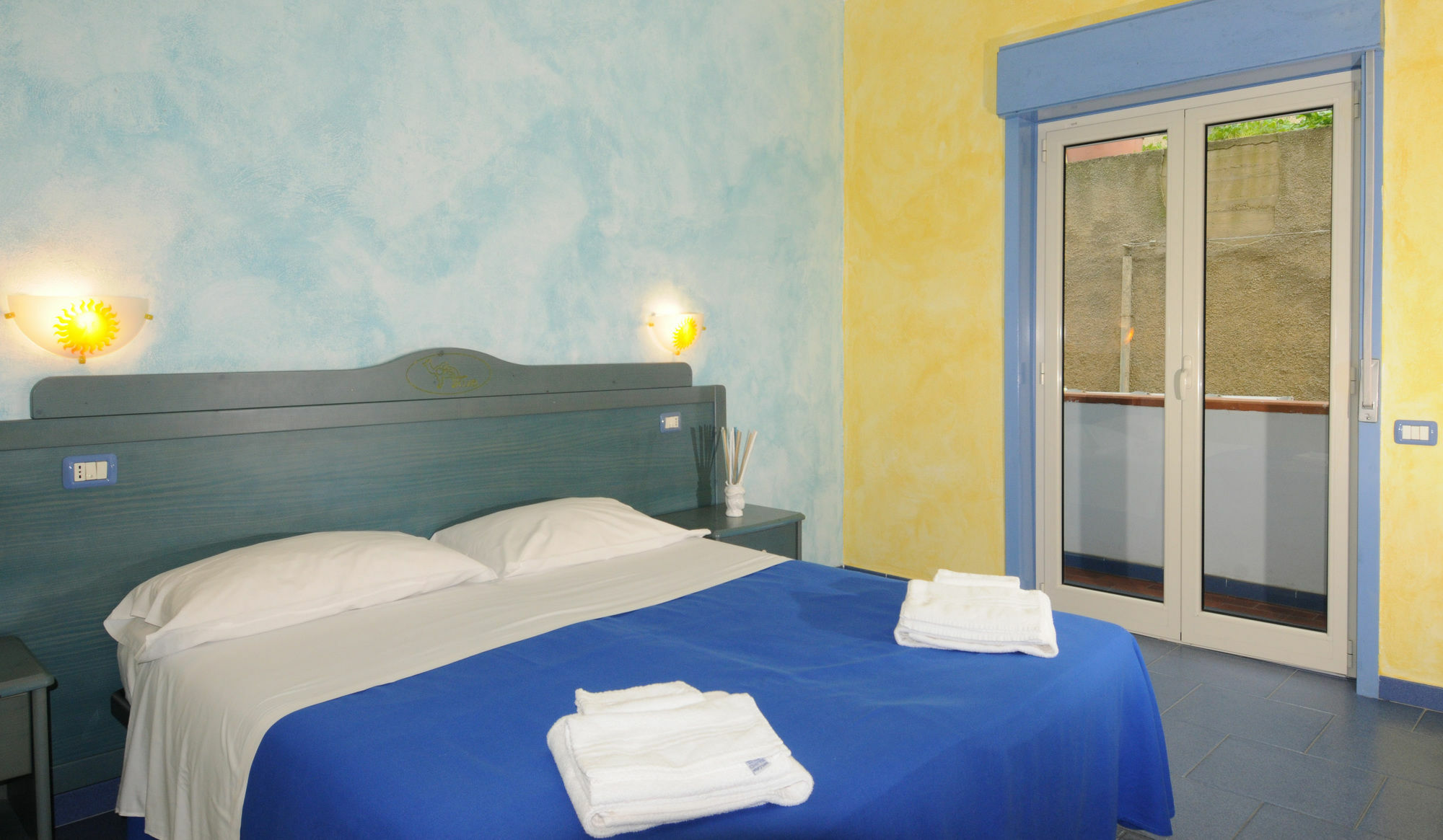 Oasi Azzurra Aparthotel Messina Luaran gambar